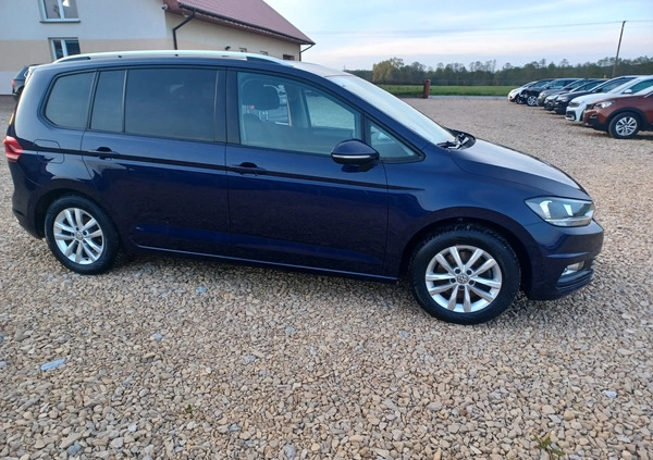 Volkswagen Touran cena 39999 przebieg: 124000, rok produkcji 2016 z Uniejów małe 137